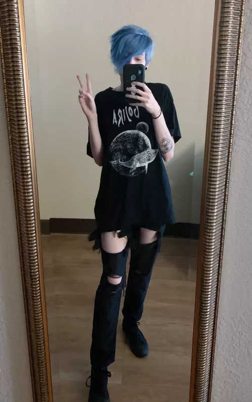 Outfit for gojira🤘ya boi been moshin a lot this week lmao Outfit for gojira🤘ya boi been moshin a lot this week lmao