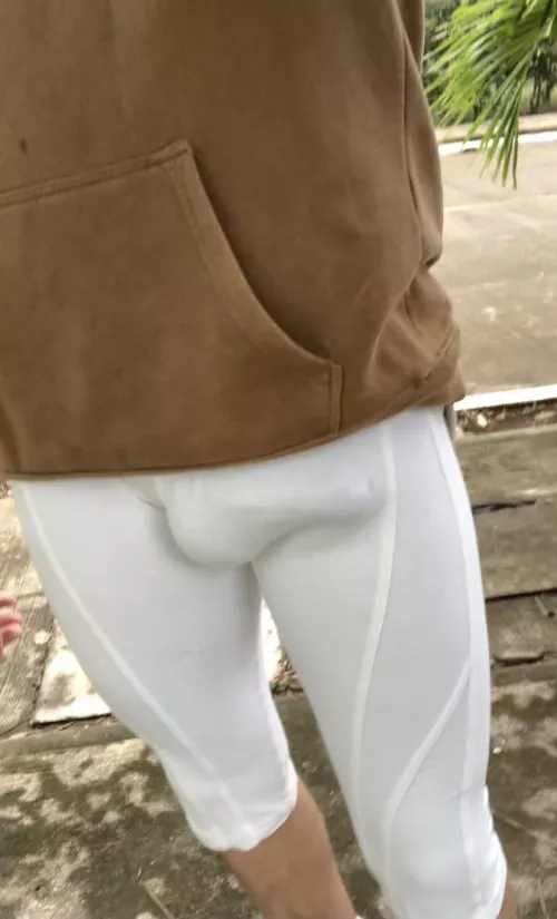 Outline in White leggings Outline in White leggings