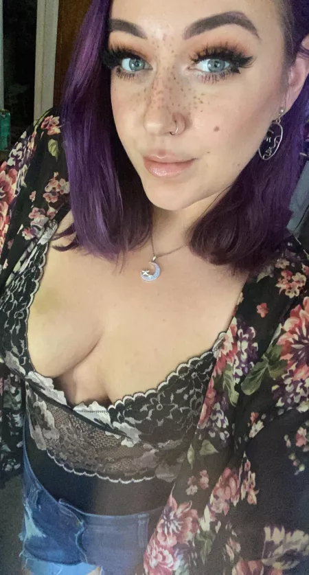 Pale and purple ☺️💜 Pale and purple ☺️💜