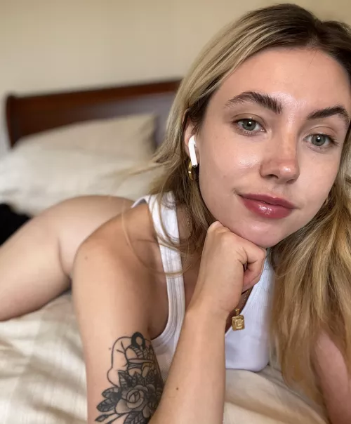 Pants off for Zoom school π (F)