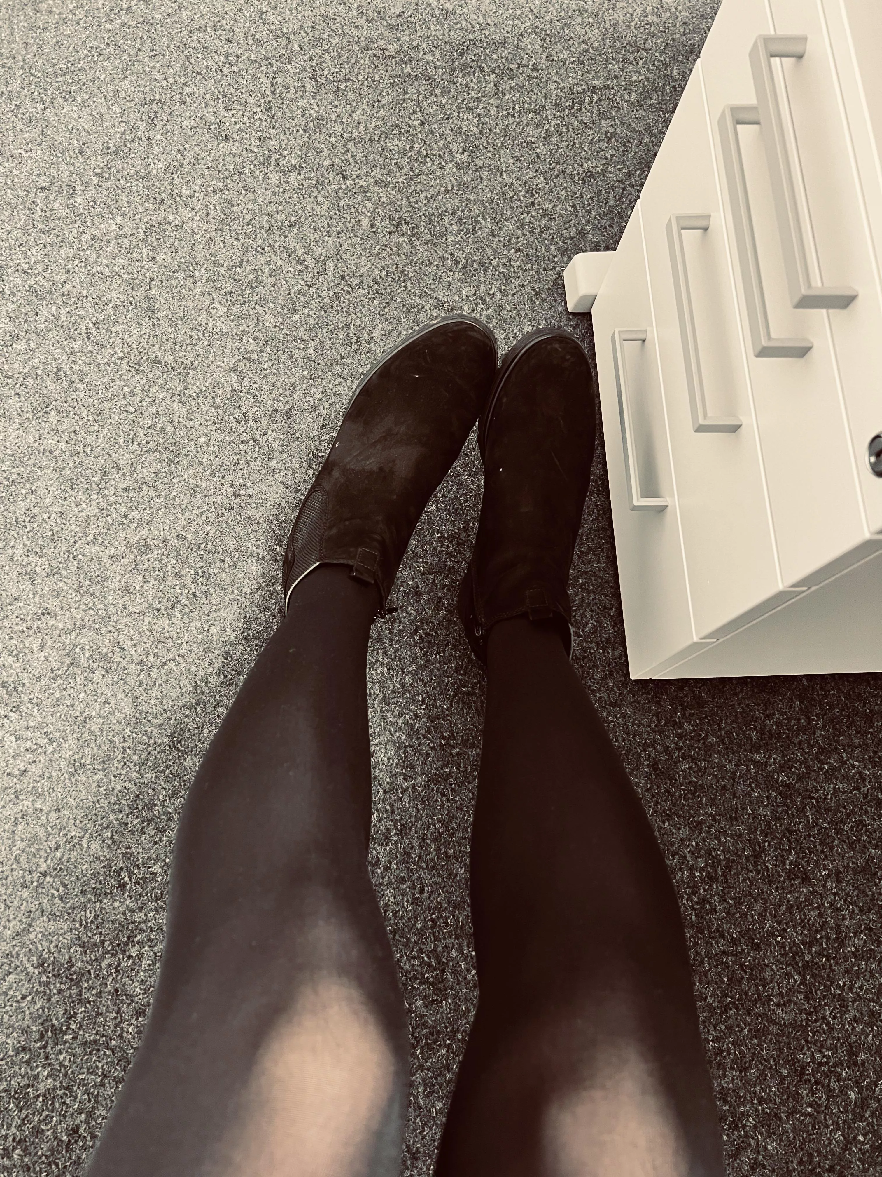 Pantyhose at work are awesome 💕 greetings from Germany Pantyhose at work are awesome 💕 greetings from Germany