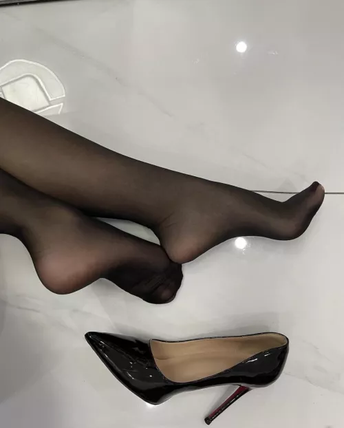 Pantyhose soles anyone? π₯°ππ