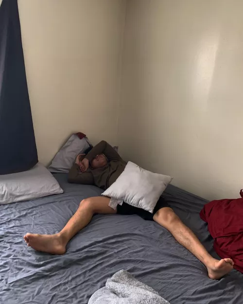 Papi needs his feet worshipped