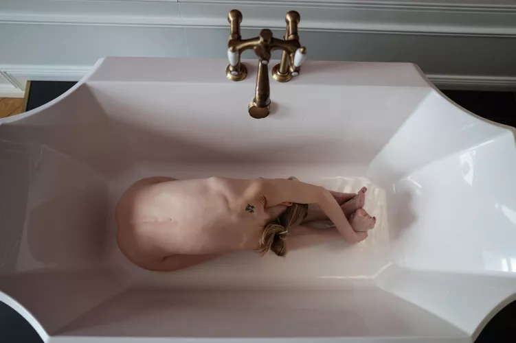 Parivrtta Paschimottanasana in my bathroom ππ€©π§ββοΈ...do you like it?