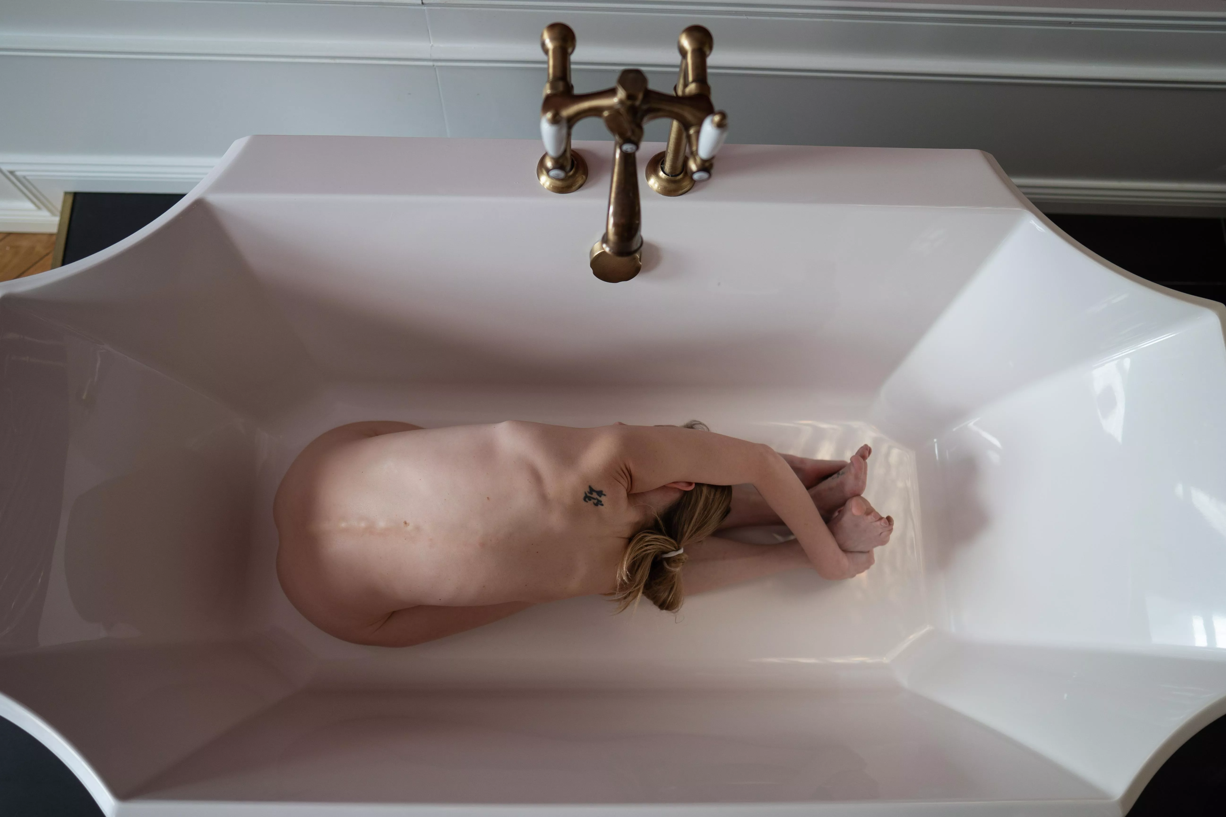 Parivrtta Paschimottanasana in my bathroom ๐๐คฉ๐งโโ๏ธ...do you like it? Parivrtta Paschimottanasana in my bathroom ๐๐คฉ๐งโโ๏ธ...do you like it?