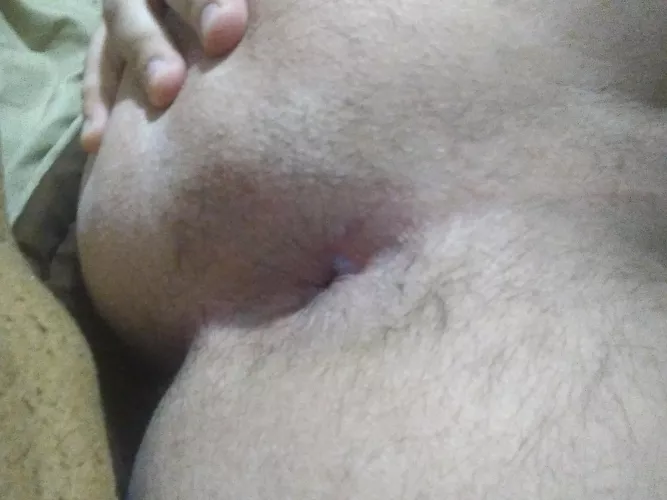 Peach fuzz coming in 🍑 Should I let it grow?