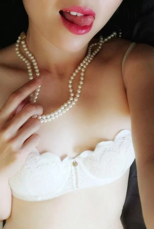 Pearls look good on my skin don't you think? 😏