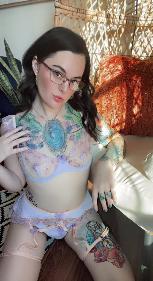 Peek a boo. I see you🤓