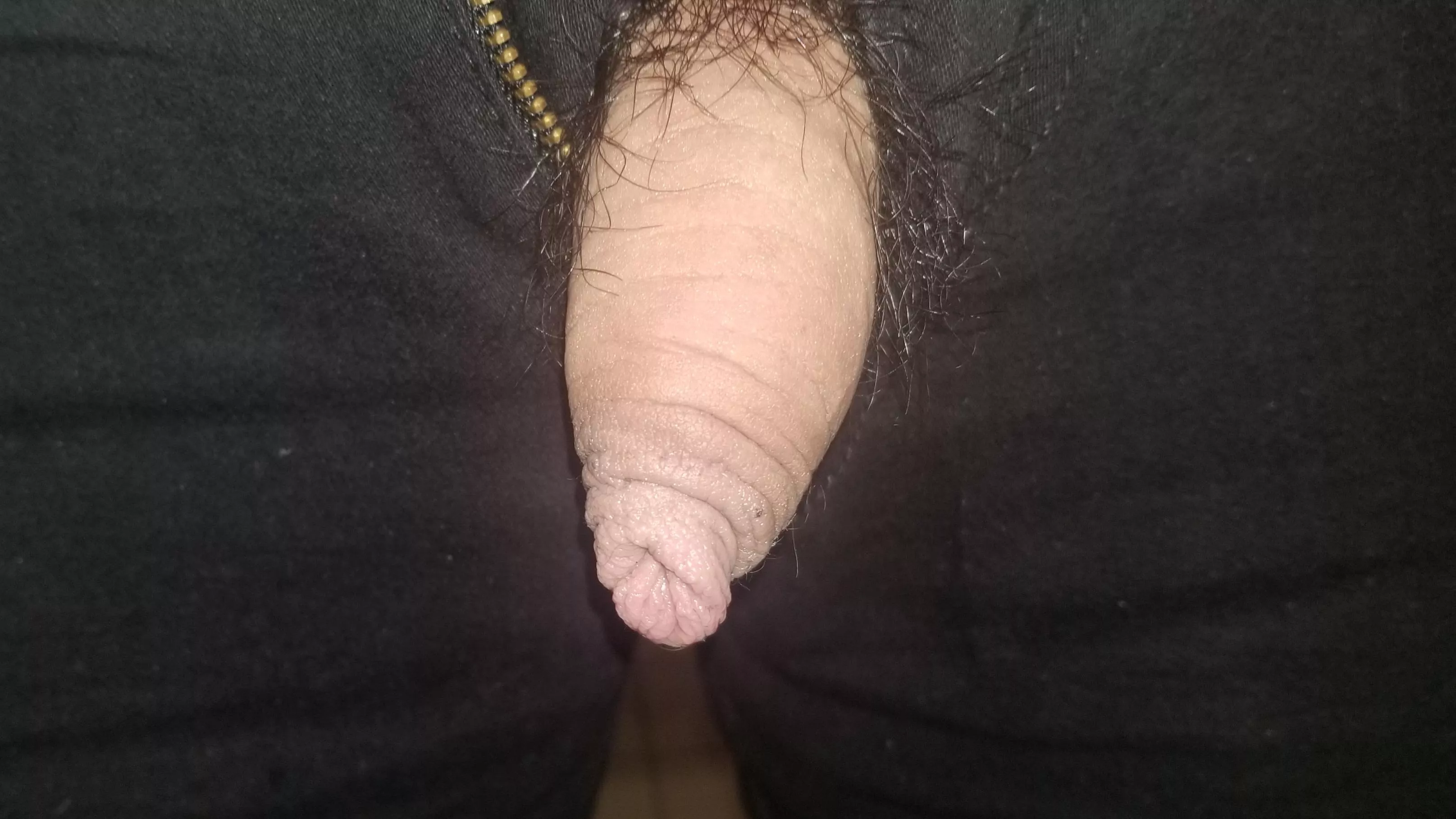Peek-a-boo! Looking for some attention! Open to rates, chats, PMs, or anything really! Hit me up and let's have some fun 😈 snap - magicfishy02
