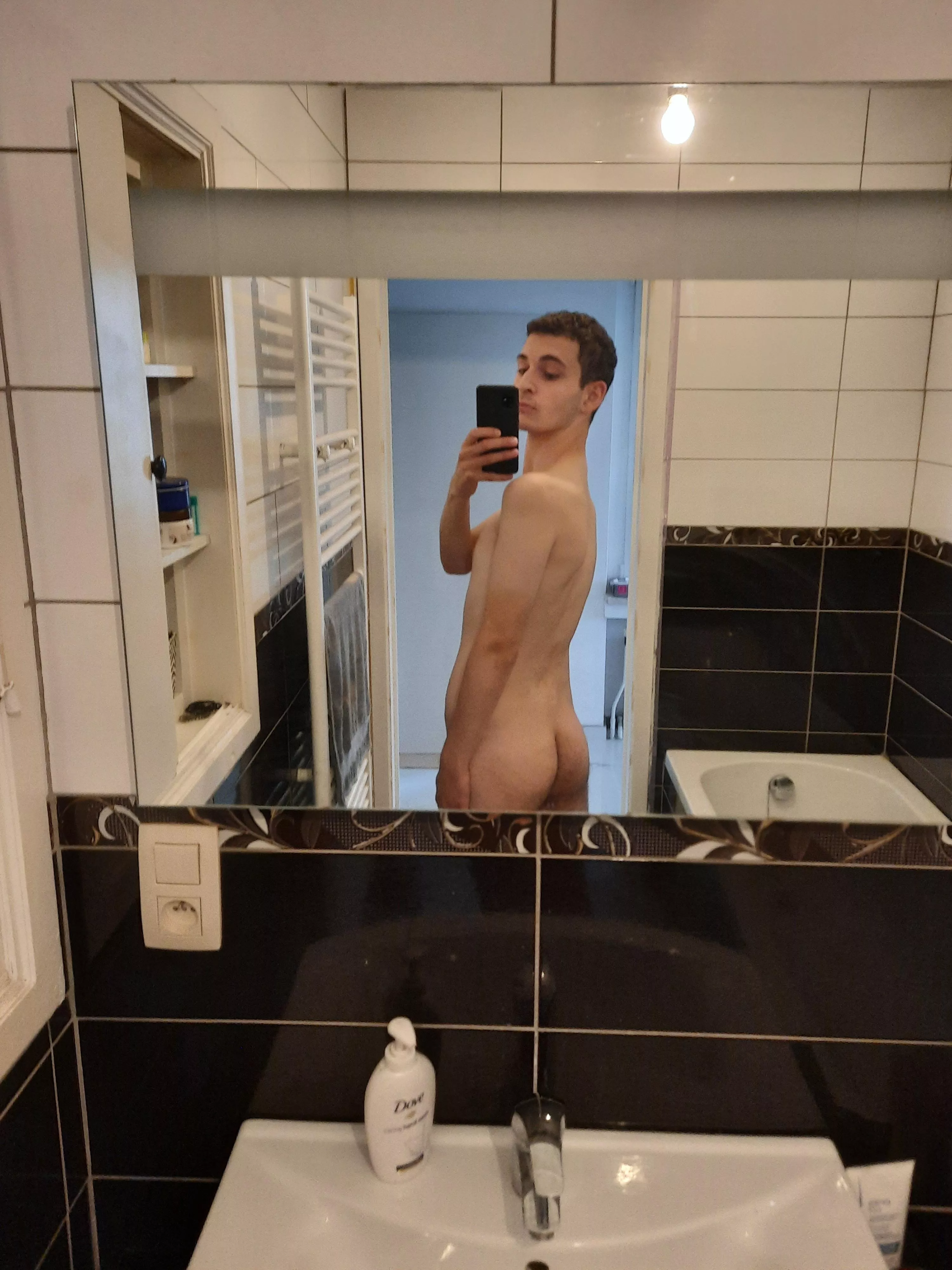 Peekaboo ! You like what you see ? Peekaboo ! You like what you see ?