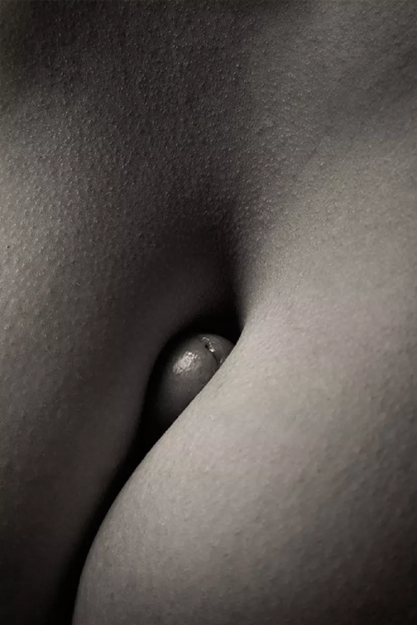 Peeking thru Peeking thru