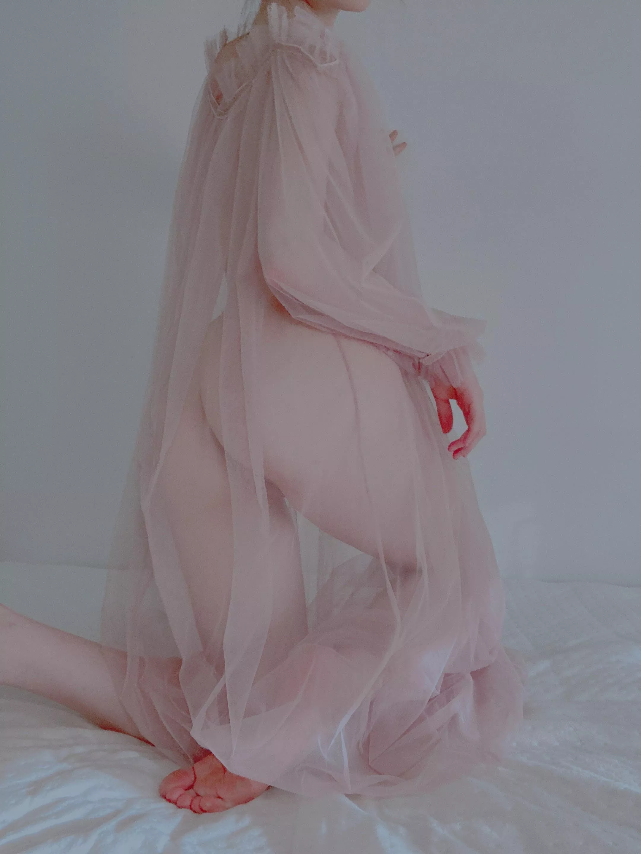 ✿Peel off the thin fabric and run your rough hands on my soft skin