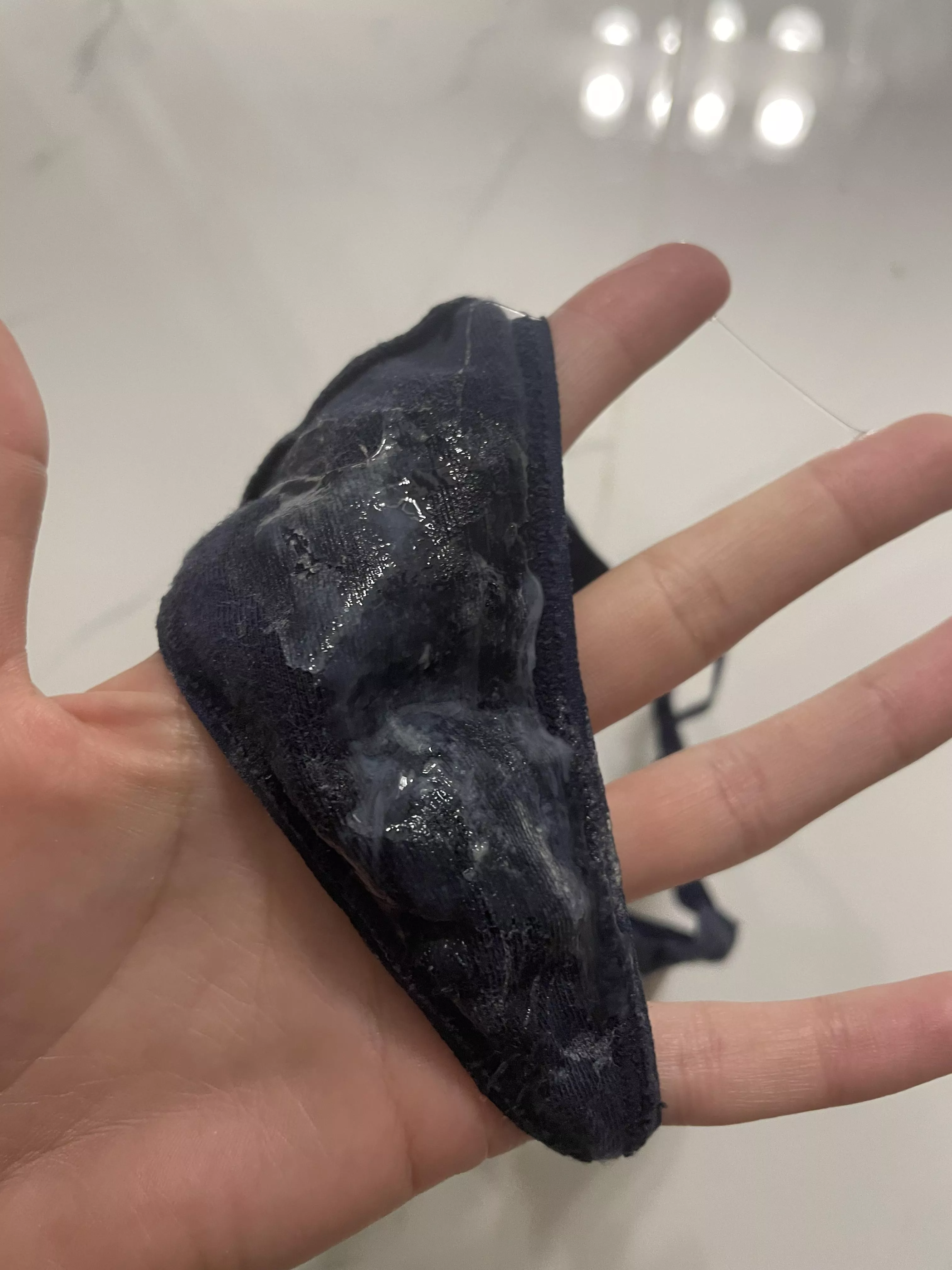 Peep the string still on my fingers ?