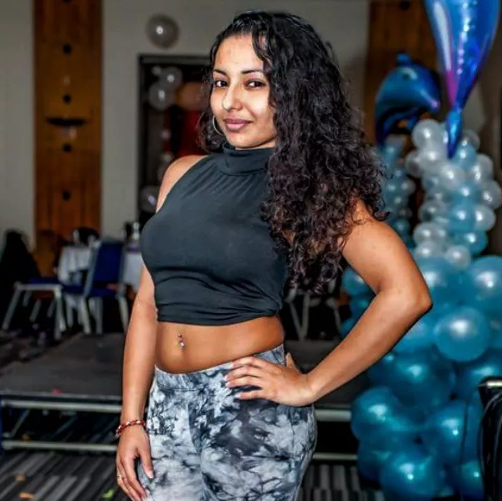 Perfect belly ring on a perfect belly!