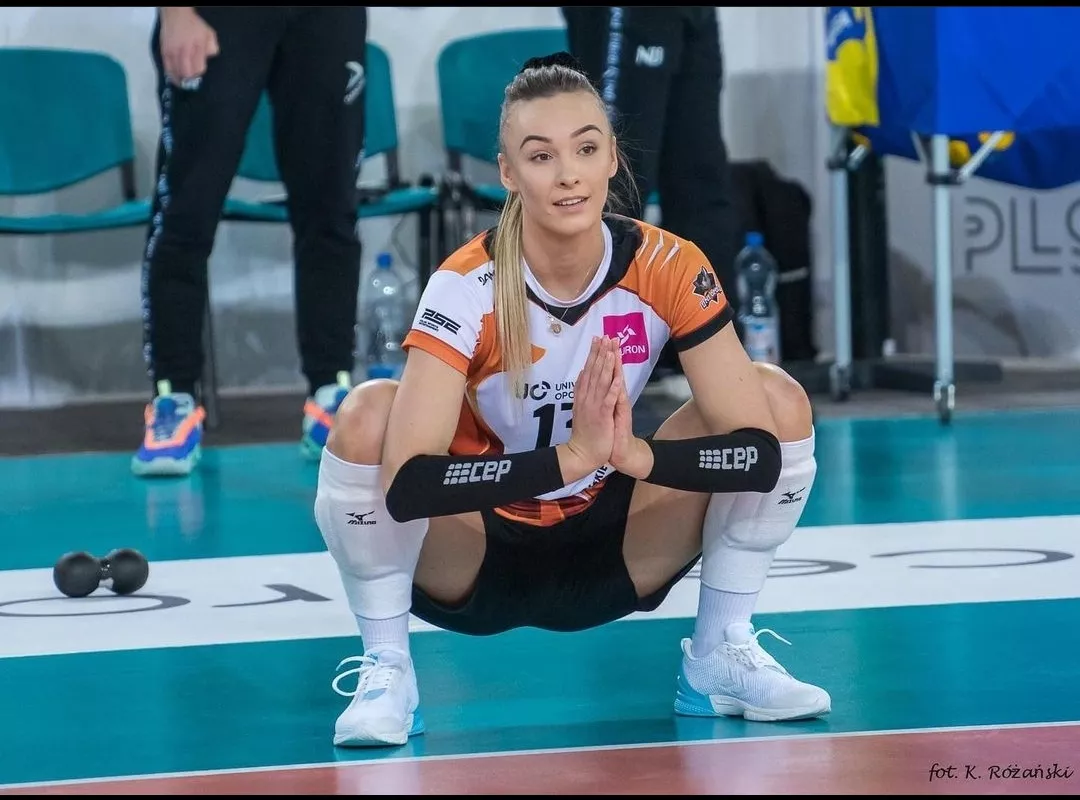 Perfect squat from Uni Opole Volleyball Club 🙃 Perfect squat from Uni Opole Volleyball Club 🙃
