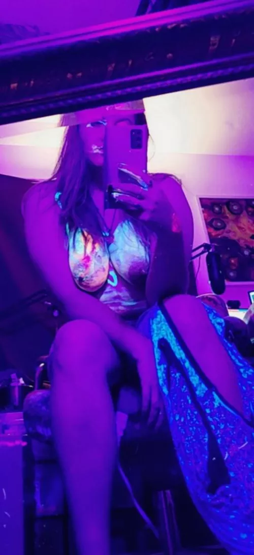 Personally I'd love to have a date where we paint each other. 😘