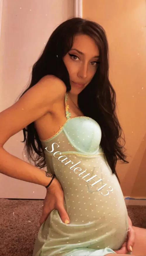 Petite 27 year old mom of about to be 3 ๐บ