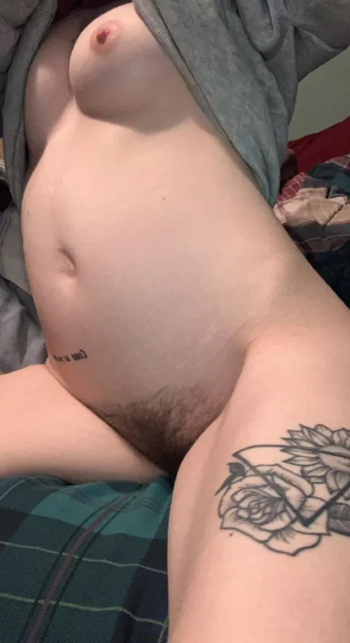 Petite, hot and a killer pregnant body ๐ what more could you ask for ?