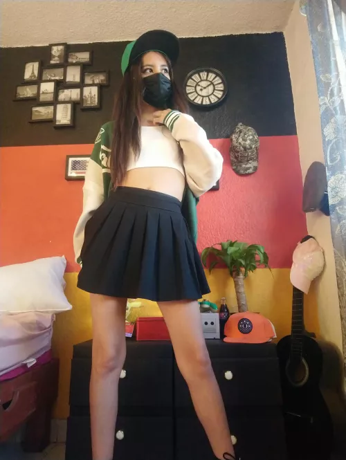 Petite teen girl β€οΈ am I your type?