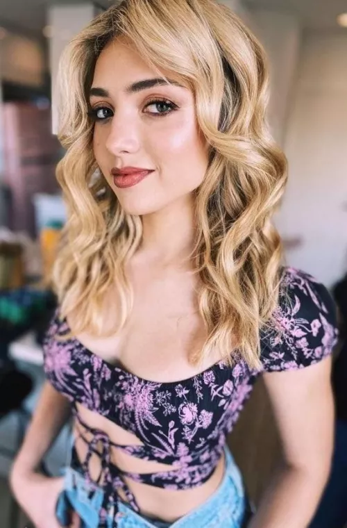 Peyton List is getting the bedtime faps. Peyton List is getting the bedtime faps.