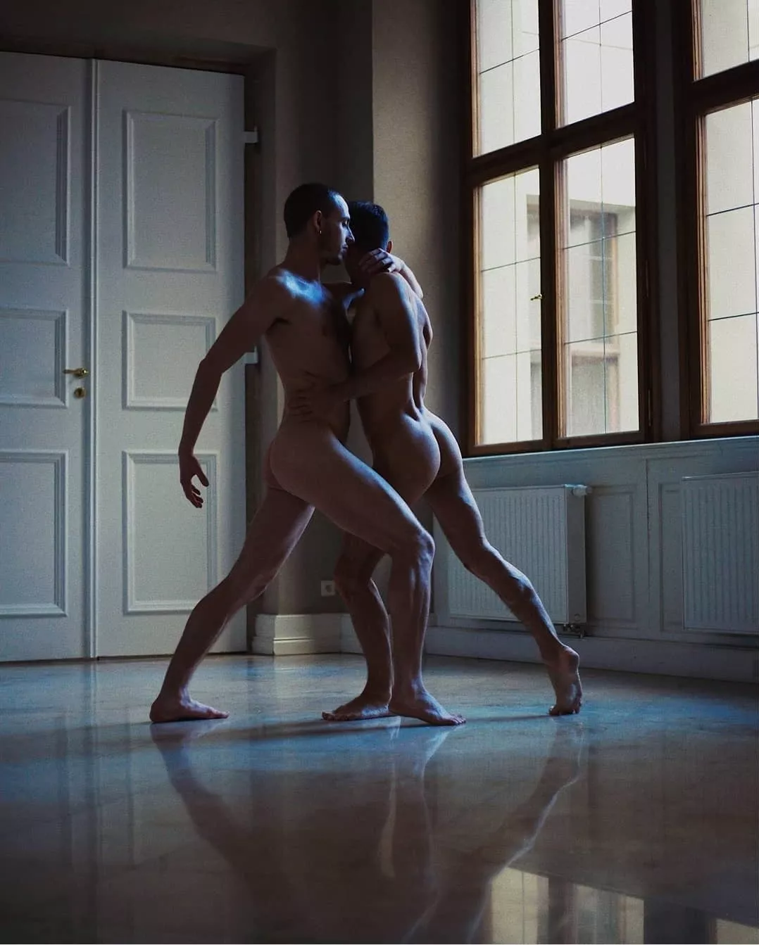 мужчина и женщина танцуют голыми фото 43