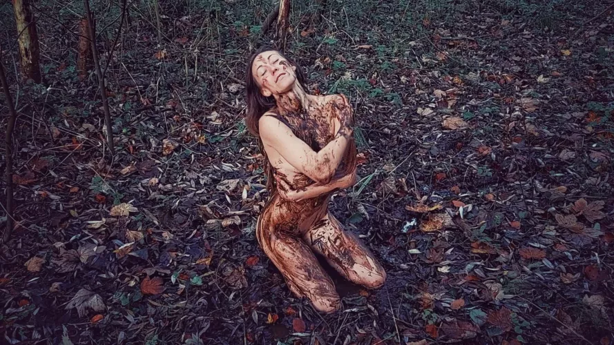 Photoshoot in the muddy waters in Germany yesterday 😍🥶 Would you dare to do this?! Photoshoot in the muddy waters in Germany yesterday 😍🥶 Would you dare to do this?!