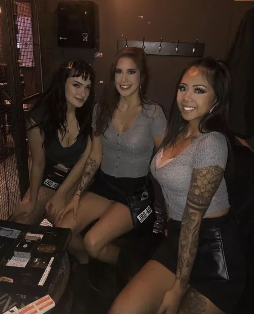 Pick a waitress Pick a waitress