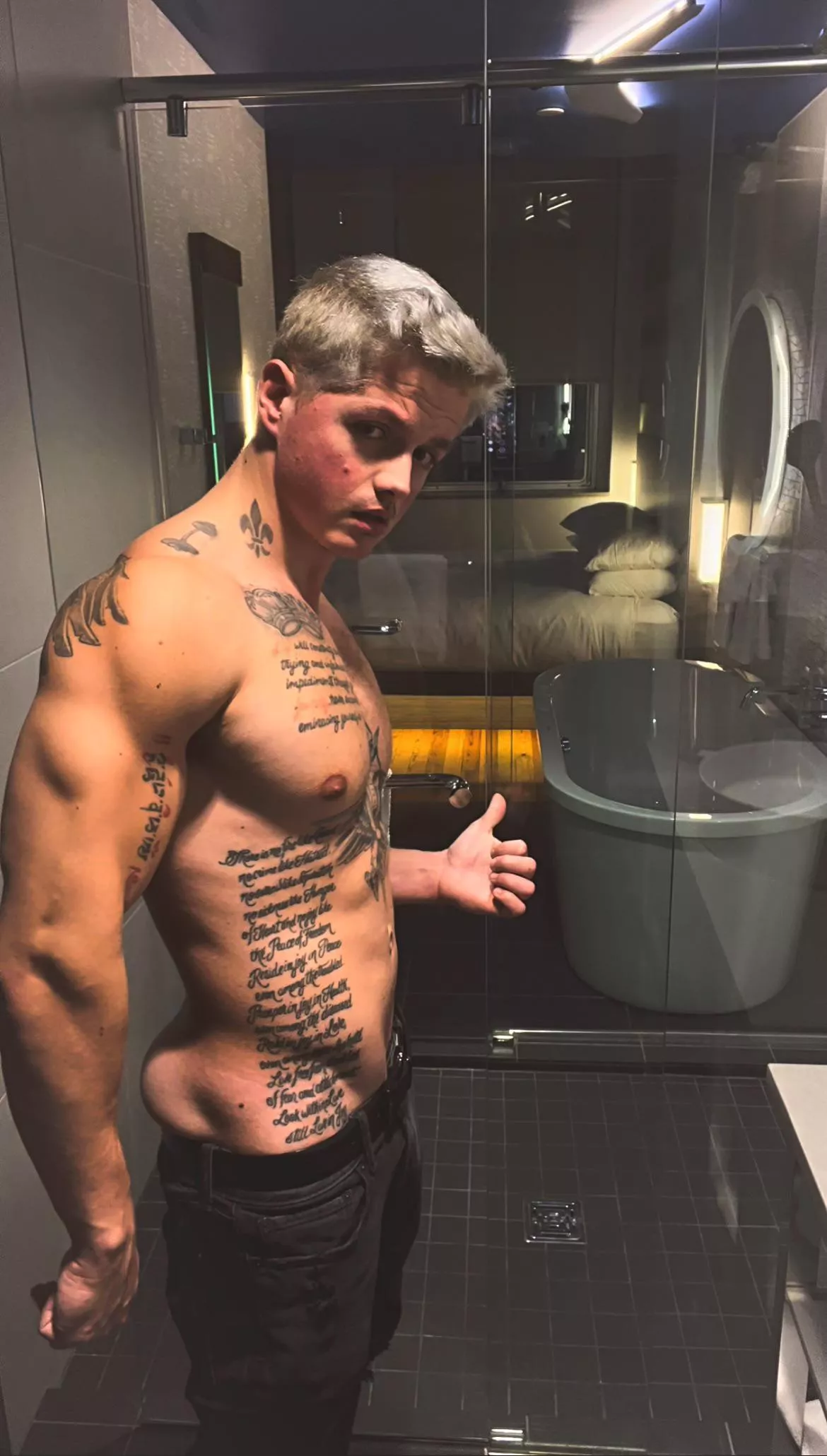 Pick: tub or bed Pick: tub or bed