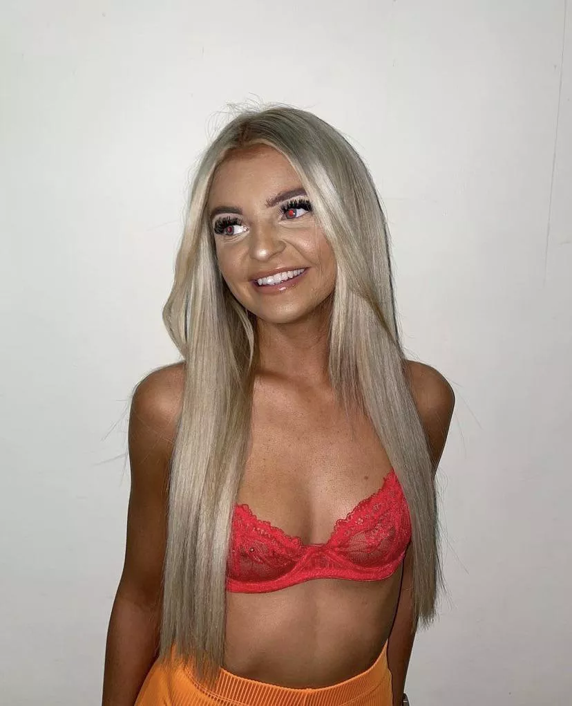 Pierced 🍒 and 🍰 makeup, perfect. Pierced 🍒 and 🍰 makeup, perfect.