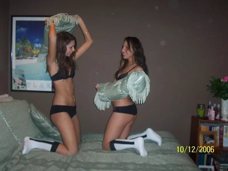 Nude Pillow Fight