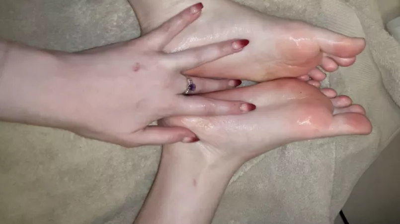 Pink and oily soles π§