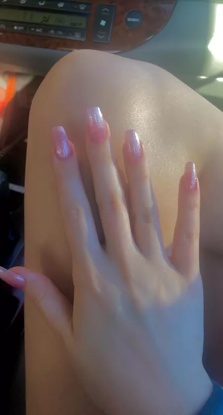 Pink glittery nails Pink glittery nails