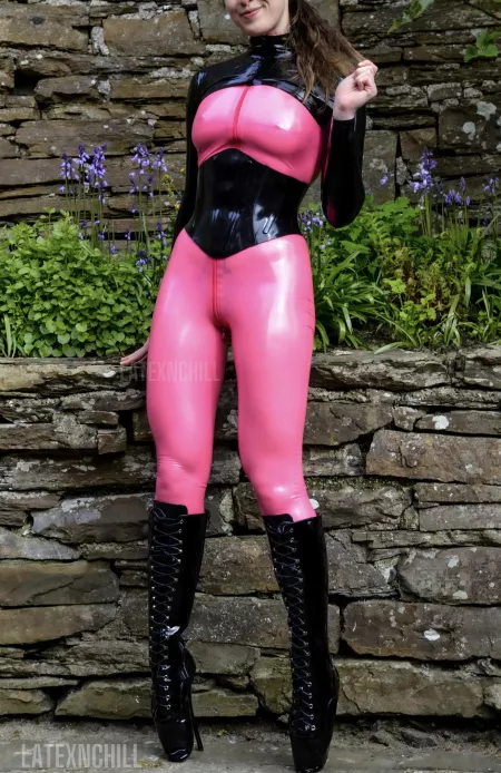 Pink like bubblegum, and just as delicious in these knee high ballet boots. Pink like bubblegum, and just as delicious in these knee high ballet boots.