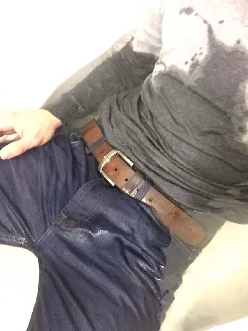 Pissed all over myself before going in the bathtub in my clothes. Pissed all over myself before going in the bathtub in my clothes.