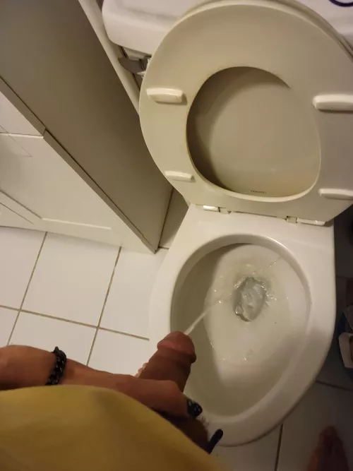 Pissing While Plugged