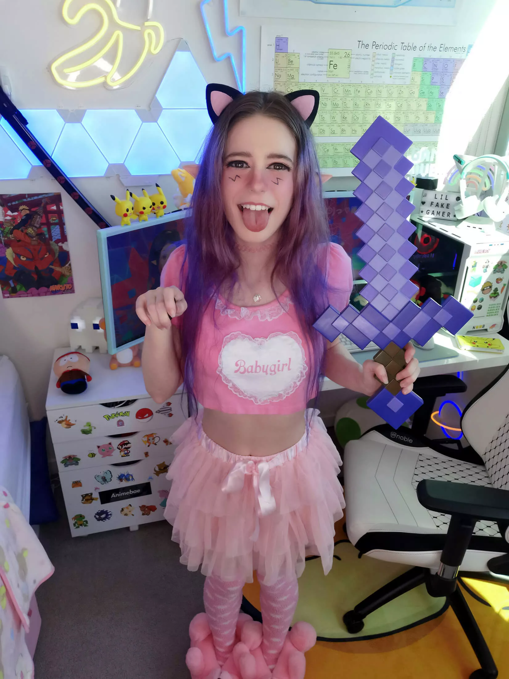 Play Minecraft with this kitten? 😊❤️