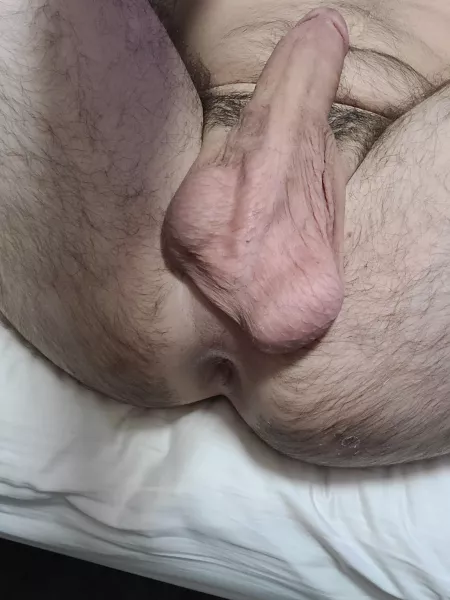 Play with my balls and rim my ass ? Play with my balls and rim my ass ?