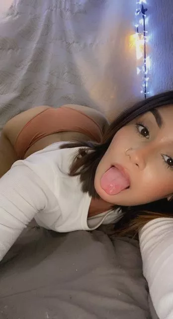 play with my cheeks🥰