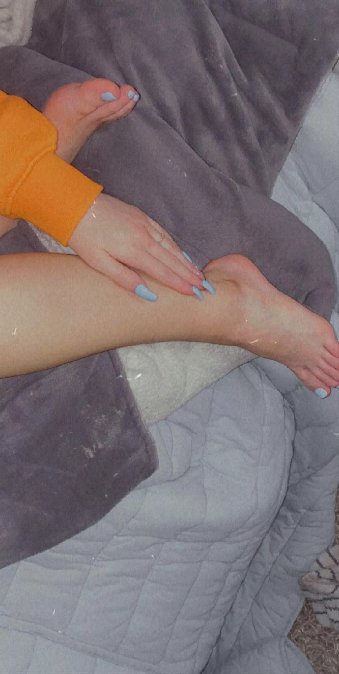 play with my pretty toes