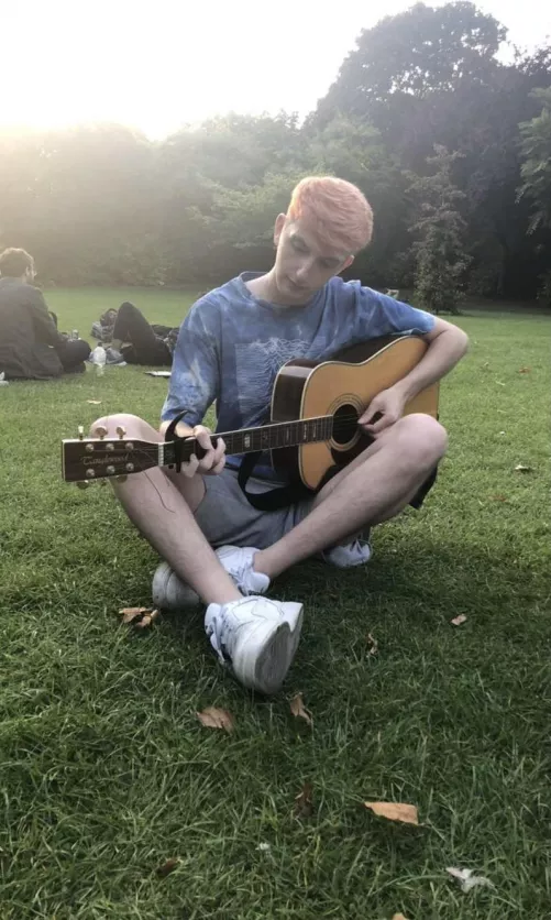 Played some songs in the park ๐
 want me to play you something? โ๏ธ Played some songs in the park ๐
 want me to play you something? โ๏ธ