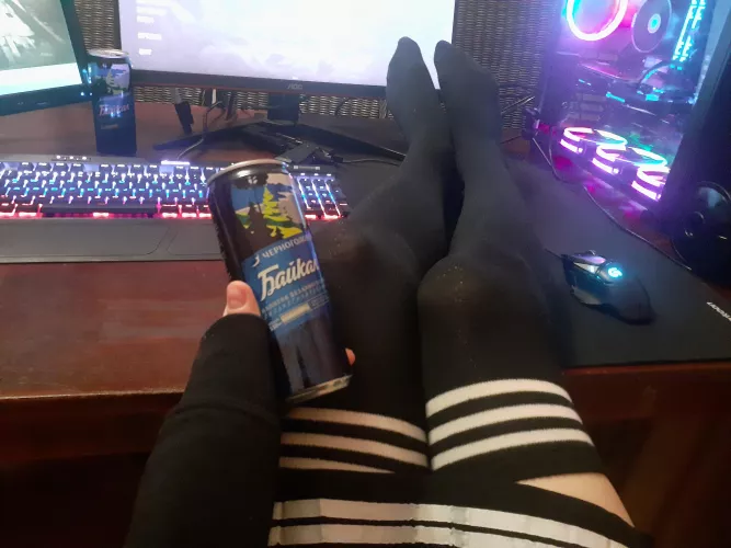 Playin' Rust (excuse the cables >w<) Playin' Rust (excuse the cables >w<)