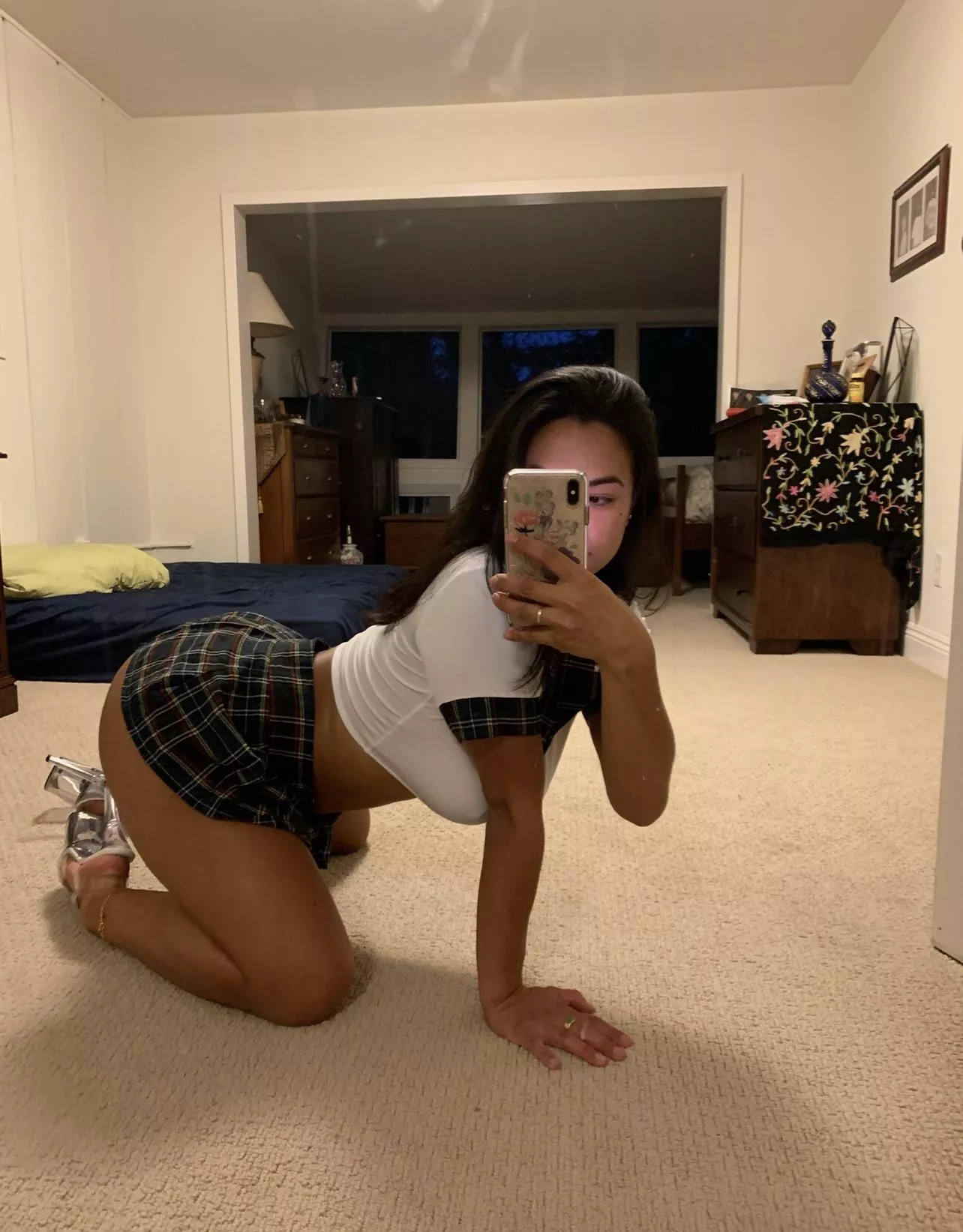 Playing dress up, why don’t you come over? Playing dress up, why don’t you come over?