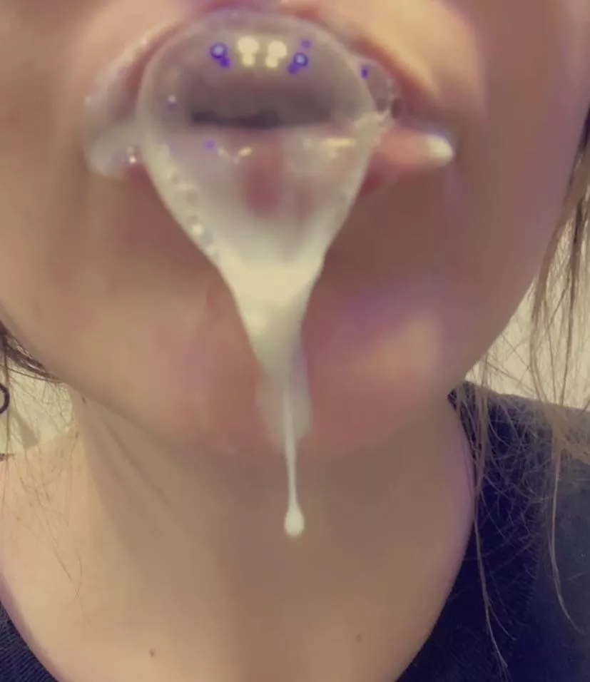Playing with toothpaste 👅