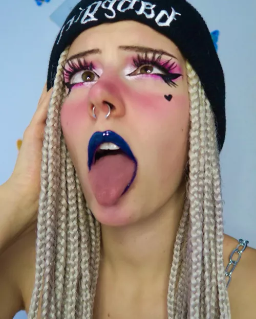 Please can I have it on my face, Daddy?🤤👅