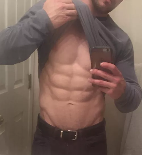 Please excuse the filthy mirror 😬