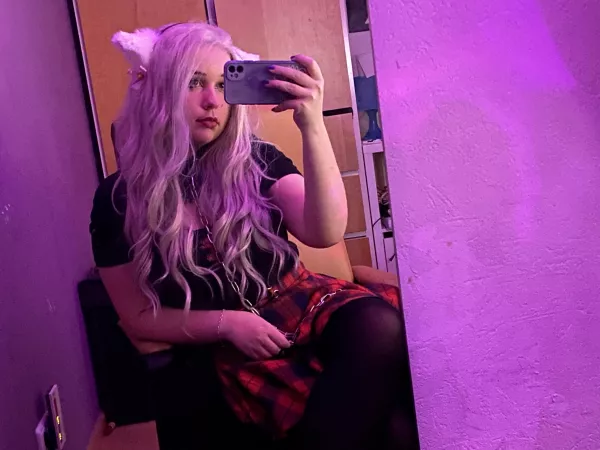 Please gimme the attention I need 🥺💜 Please gimme the attention I need 🥺💜