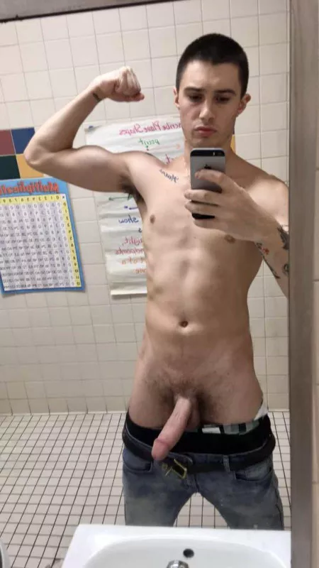 Please ignore my old phone 😂