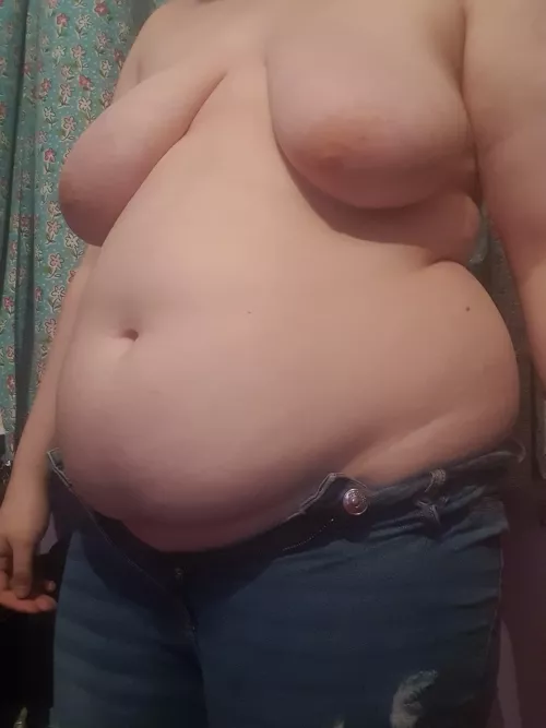 Please kik me bellybabe96 and shame me for how fat and unfit I am. I will send more pics as long as you tease me💞💞💞