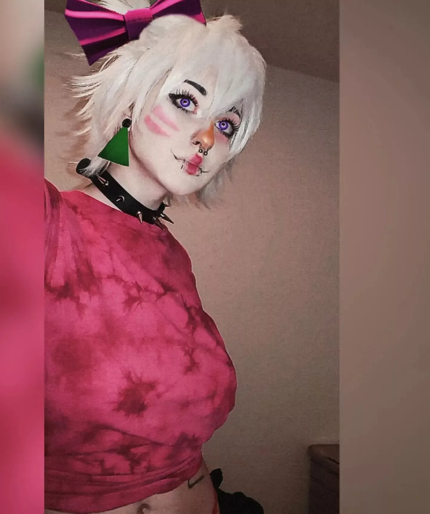 Please some hairy,sweaty and stinky ass for my face or some cockcheese