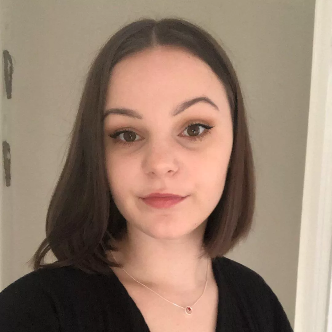 Pm me and take my slutty sister Brooklyn off me